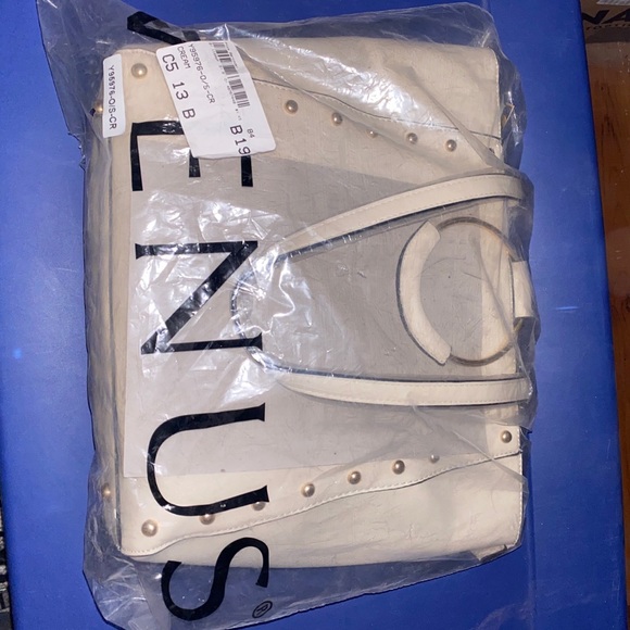 Venus Purse - Picture 2 of 7